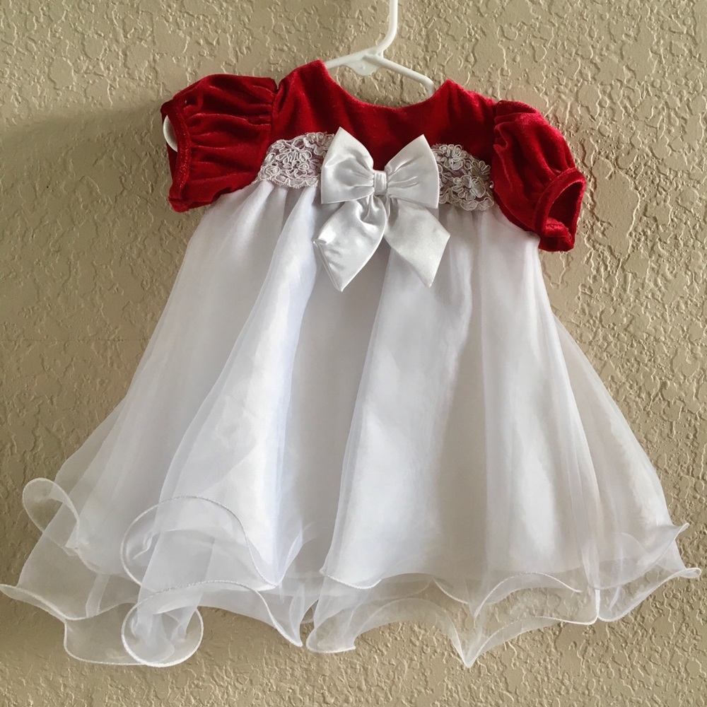 Girls’ dress (6-9 mo)